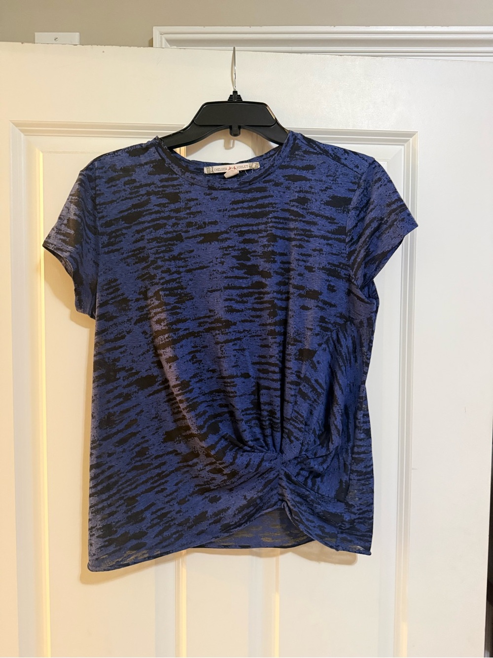 Chelsea & violet t-shirt size small blue